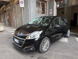 Nero Usata 2017 Peugeot 208 Allure Due volumi | 8490 € (Buon prezzo)