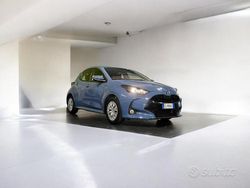 Blu Usata 2021 Toyota Yaris Hybrid Business Edition Tre volumi | 15.800 € (Ottimo prezzo)