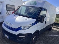 Bianco Usata 2018 Iveco Daily Tre volumi | 17.500 € (Molto cara)