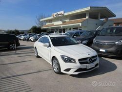 Bianco pastello Usata 2015 Mercedes CLA180 Business Tre volumi | 18.790 € (Molto cara)