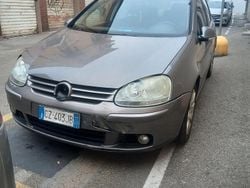 Grigio Usata 2005 VW Golf V Tre volumi | 2500 € (Buon prezzo)