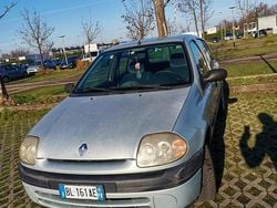 Grigio Usata 2000 Renault Clio II Tre volumi | 1000 €