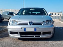 Argento Usata 2000 VW Golf IV Highline Tre volumi | 3800 € (Molto cara)