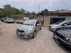 Argento Usata 2007 Toyota Yaris Tre volumi | 2999 € (Buon prezzo)