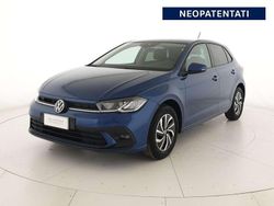 Reef blue metallizzato Usata 2022 VW Polo Life Tre volumi | 19.900 € (Buon prezzo)