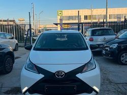 Bianco Usata 2017 Toyota Aygo X-play Due volumi | 5750 € (Super prezzo)