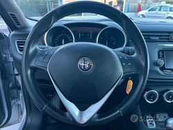 Grigio Usata 2017 Alfa Romeo Giulietta Tre volumi | 12.000 € (Buon prezzo)