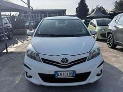 Bianco Usata 2012 Toyota Yaris Lounge Tre volumi | 4499 € (Ottimo prezzo)