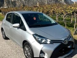 Grigio Usata 2017 Toyota Yaris Active Tre volumi | 12.500 € (Cara)