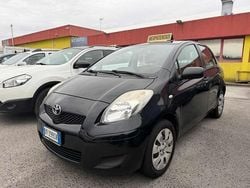 Nero Usata 2010 Toyota Yaris Tre volumi | 4300 € (Buon prezzo)