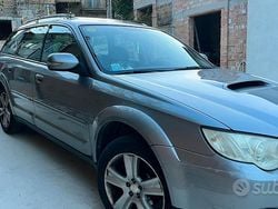 Grigio Usata 2008 Subaru Outback SUV | 2000 €