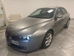 Grigio Usata 2007 Alfa Romeo 159 Distinctive Tre volumi | 3890 € (Buon prezzo)