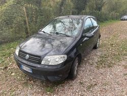 Grigio Usata 2006 Fiat Punto Active Tre volumi | 1400 € (Buon prezzo)