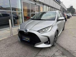Argento Usata 2022 Toyota Yaris Hybrid Trend Due volumi | 18.790 € (Buon prezzo)