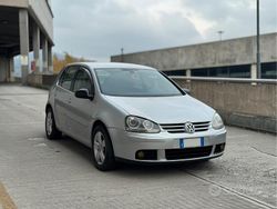 Grigio Usata 2005 VW Golf V Due volumi | 2800 € (Buon prezzo)