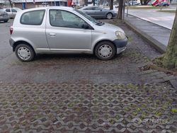 Grigio Usata 2002 Toyota Yaris Tre volumi | 1500 €