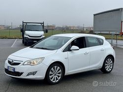 Usata 2012 Opel Astra Tre volumi | 2200 € (Ottimo prezzo)