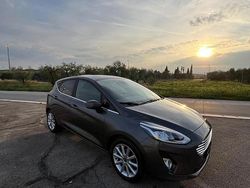 Grigio Usata 2019 Ford Fiesta Titanium Tre volumi | 9800 € (Buon prezzo)