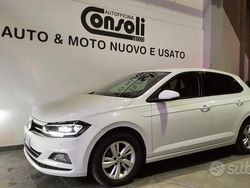Bianco Usata 2018 VW Polo Comfortline Tre volumi | 12.999 € (Buon prezzo)