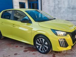 Giallo Nuova 2025 Peugeot 208 Style Due volumi | 17.400 € (Buon prezzo)