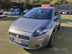 Grigio Usata 2010 Fiat Grande Punto Due volumi | 2500 € (Buon prezzo)