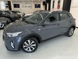 Grigio metallizzato Usata 2022 Kia Stonic Style SUV | 14.990 € (Buon prezzo)
