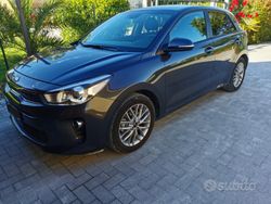 Grigio Usata 2017 Kia Rio Tre volumi | 10.500 € (Buon prezzo)