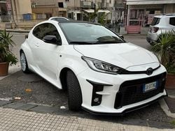Bianco Usata 2022 Toyota Yaris Tre volumi | 36.900 € (Buon prezzo)