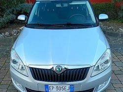Grigio Usata 2011 Skoda Fabia Tre volumi | 6800 € (Cara)