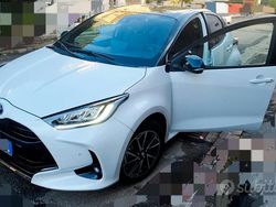 Bianco Usata 2023 Toyota Yaris Style Due volumi | 19.400 € (Buon prezzo)