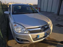 Grigio Usata 2007 Opel Astra Cosmo Tre volumi | 2850 € (Buon prezzo)
