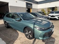 Blu Usata 2024 VW Passat Business Station wagon | 34.800 € (Molto cara)