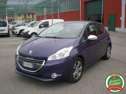 Viola pastello Usata 2013 Peugeot 208 Active Due volumi | 7850 € (Molto cara)