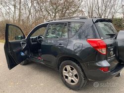 Usata 2007 Toyota RAV4 SUV | 6000 €