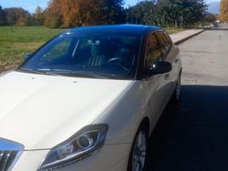 Giallo Usata 2009 Lancia Delta Due volumi | 4500 € (Buon prezzo)