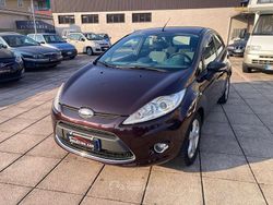 Viola Usata 2010 Ford Fiesta Tre volumi | 4500 € (Buon prezzo)
