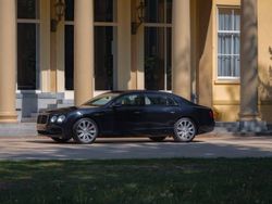 Blu Usata 2017 Bentley Flying Spur Tre volumi | 90.000 €