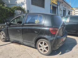 Usata 2002 Toyota Yaris Tre volumi | 1900 € (Super prezzo)