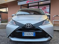 Grigio Usata 2016 Toyota Aygo X-play Due volumi | 8500 € (Buon prezzo)