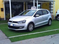Argento Usata 2013 VW Polo Comfortline Tre volumi | 6400 € (Buon prezzo)