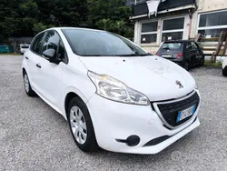 Bianco Usata 2013 Peugeot 208 Access Due volumi | 5900 € (Buon prezzo)