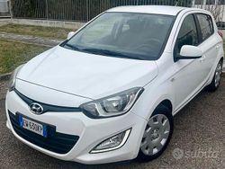 Bianco Usata 2014 Hyundai i20 Edition Tre volumi | 5300 € (Ottimo prezzo)