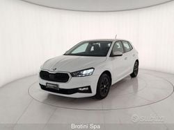 Bianco metallizzato Usata 2024 Skoda Fabia Tre volumi | 15.700 € (Buon prezzo)