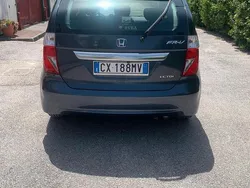 Usata 2005 Honda FR-V Comfort Monovolume | 4500 € (Buon prezzo)