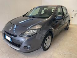 Grigio Usata 2010 Renault Clio II Dynamique Tre volumi | 4790 € (Cara)