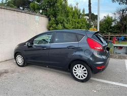 Grigio Usata 2009 Ford Fiesta Titanium Tre volumi | 2600 € (Ottimo prezzo)