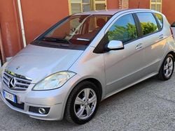Grigio Usata 2010 Mercedes 180 Tre volumi | 4000 € (Buon prezzo)
