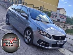 Argento Usata 2018 Peugeot 308 Allure Station wagon | 8990 € (Buon prezzo)