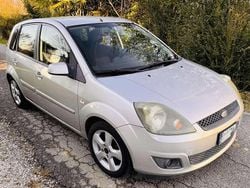 Grigio Usata 2007 Ford Fiesta Coupé | 2000 € (Buon prezzo)