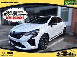 Bianco Nuova 2025 Renault Clio V Techno Tre volumi | 19.490 € (Cara)